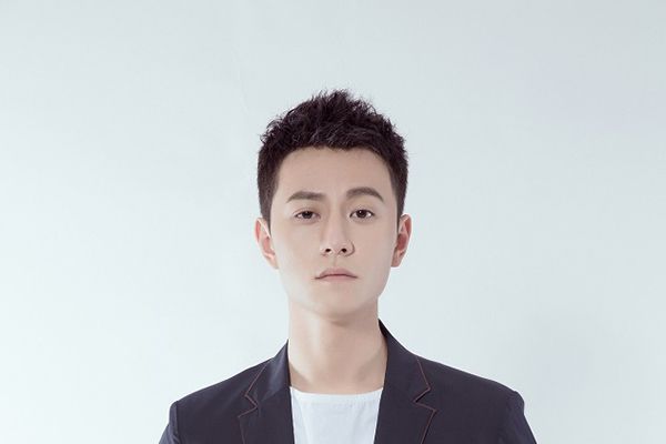 电视剧《通天塔》秦俊杰扮演男主陆萧?搭档老熟人演员邓家佳?