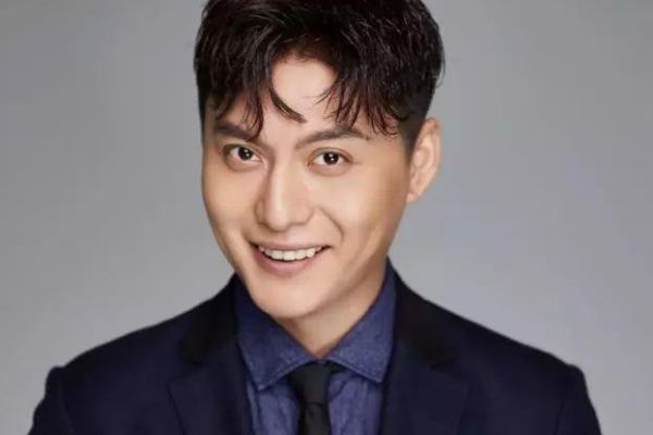 《光荣与梦想》特型演员侯京健再演领袖?实力接班唐国强的节奏?