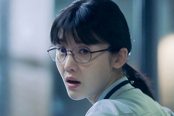 《摩天大楼》演员表中哪些人物最重要?钟美宝因为什么被谁杀害?