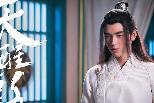 《天醒之路》主演的身份和特点是什么？他们在剧中又有怎样的故事?