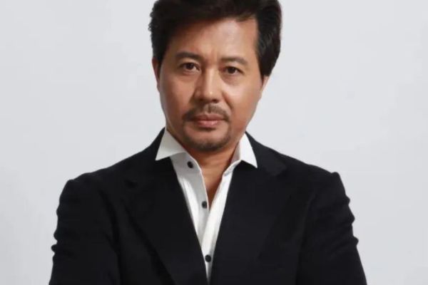 电视剧《光荣与梦想》中年毛泽东是谁扮演的?佟瑞欣有哪些作品?