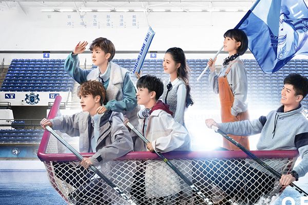 《穿盔甲的少女》一群年轻人追梦的故事?主角设定的背景是什么?