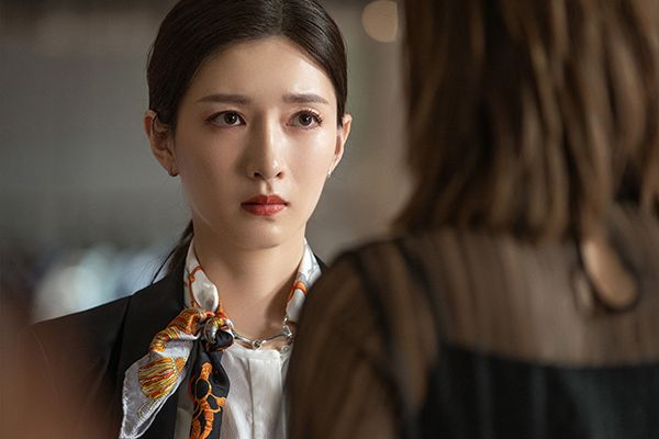 《三十而已》是谁陷害王漫妮?王漫妮怎样处罚的这个人?