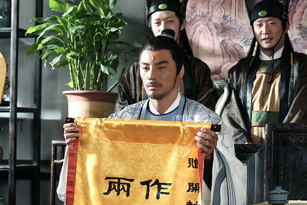 《实习女捕快》郭广义为什么死在狱中?包大人知道惊天秘密?