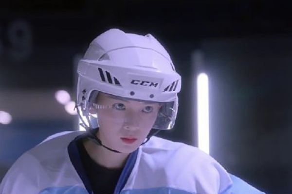 《穿盔甲的少女》剧情有哪些独特性?对于冰球运动你了解多少?
