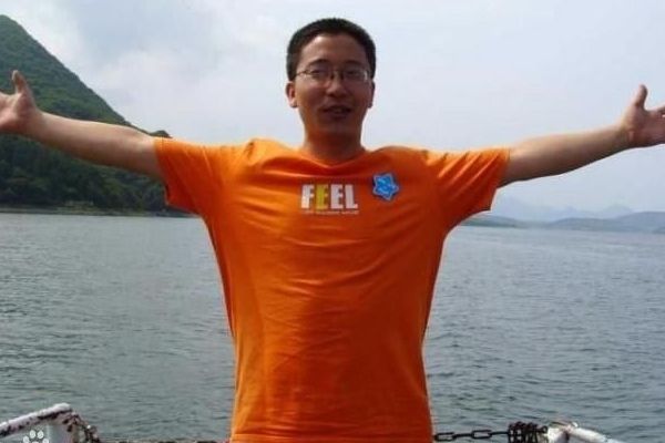 《赖猫的狮子倒影》改编小说作者是白金作家傲无常?他是什么人?