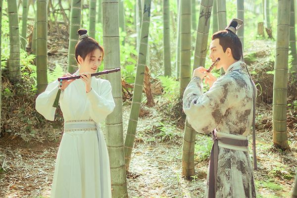《漂亮书生》雪文曦为什么会被欺负?谁来帮助她化解麻烦的?