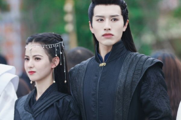 《春来枕星河》罗正和黄日莹合作出演甜宠剧?两人都有哪些作品?