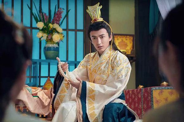 《替嫁医女》柳婧出宫后发生了什么?她为什么遭到毒打?