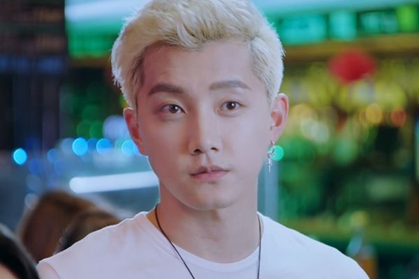 《腾空之约》余小鱼为什么要主动亲凌空?她是因为喜欢凌空吗?