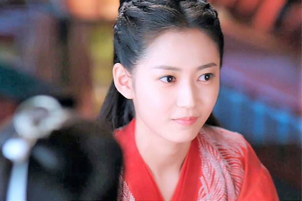 《月上重火》从什么秘籍开始的?男主第一次救女主是什么情况?