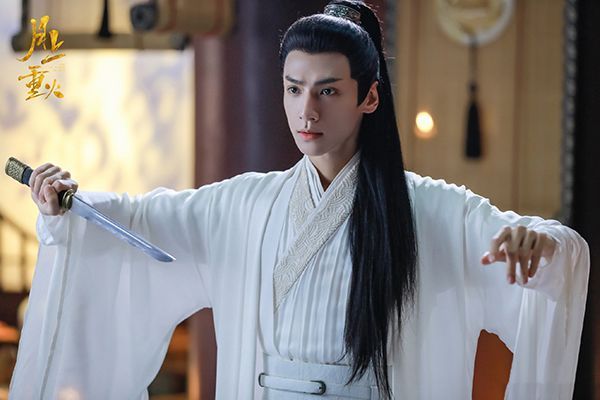《月上重火》从什么秘籍开始的?男主第一次救女主是什么情况?