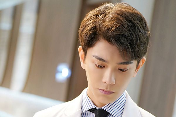 韫色过浓男女主为什么都不去订婚宴?又是什么促成了两人的感情?