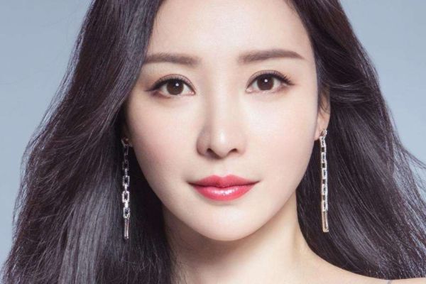 《无与伦比的美丽》总经理张清是怎样的女性?扮演者柳岩个人资料?