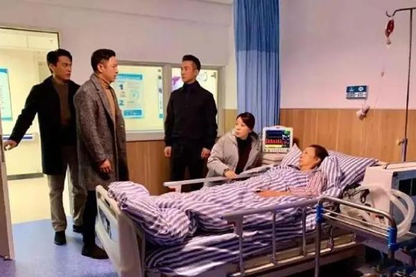 《人民的财产》靳东饰演的角色是怎样的？与以往塑造的角色有什么不一样吗？
