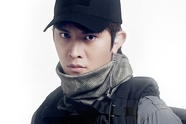 亲爱的戎装卓然和夏初是什么关系?卓然喜欢的是夏初吗?