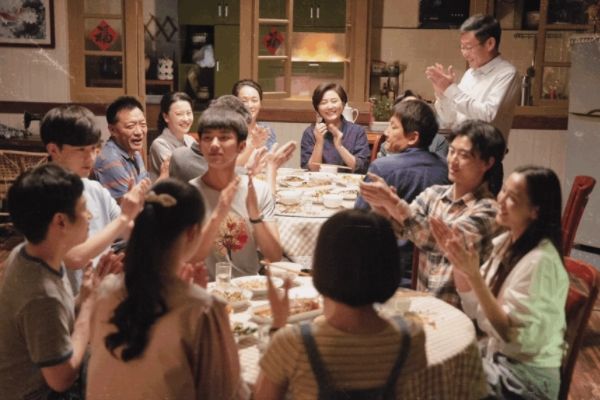 《你好，昨天》主要讲述了什么内容?孙伊涵突破出演小城少女?