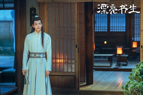 《漂亮书生》雪文曦把风承骏赶出来了?入学礼上发生了什么?