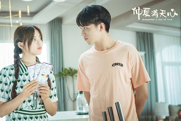 《仲夏满天心》男主许魏洲知名度高吗?许魏洲除了演员还是歌手?