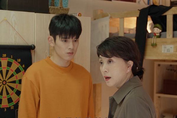 《非处方青春》伍玥为何交空白作业?孙时佗妈妈这时候来干什么?