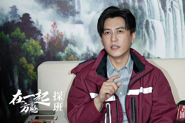 《在一起》中《方舱》讲述的什么故事?演员靳东出演过什么作品?