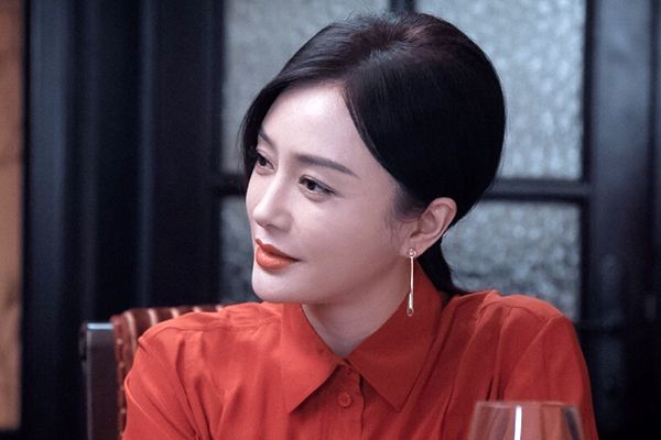 《怪你过分美丽》题材是什么?该剧故事情节有什么巧妙构思之处?