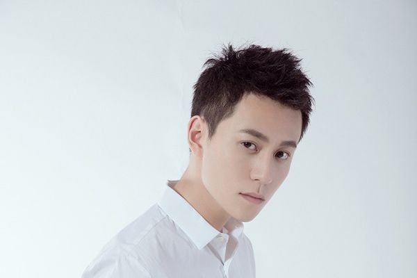 悬疑剧《通天塔》秦俊杰第二次饰演警察?化身刑警队长深陷迷雾?