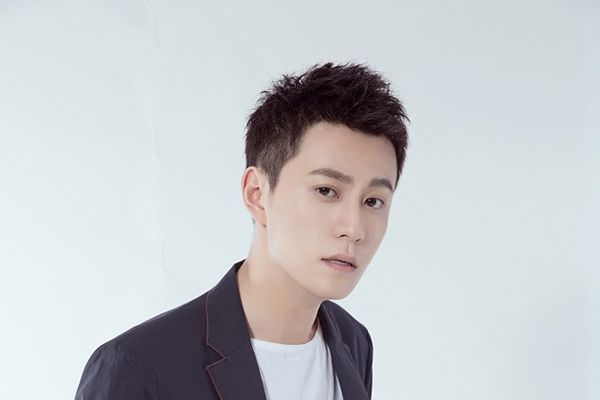 悬疑剧《通天塔》秦俊杰第二次饰演警察?化身刑警队长深陷迷雾?