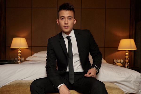 《陌生的恋人》霍佑泽和罗芊怡的婚礼顺利吗?欧豪有哪些作品?
