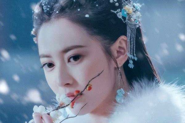 《镜双城》主演阵容确定了吗?该剧都换过哪些演员?