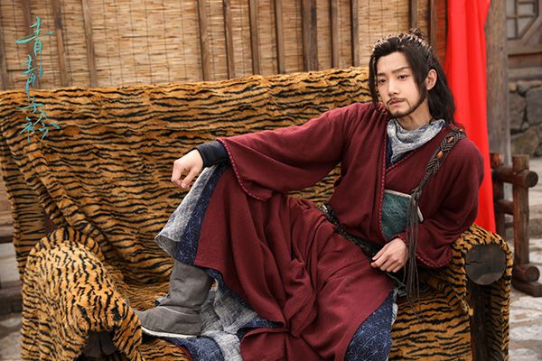 《青青子衿》演员表中的东夷山君是谁?他与闻人隽有什么联系?