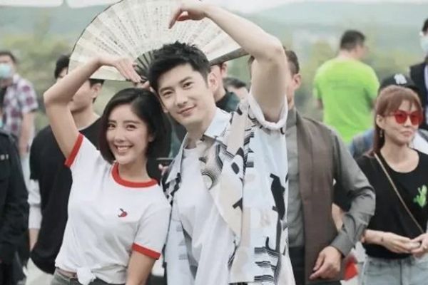 《乌鸦小姐与蜥蜴先生》该剧的导演是谁?他有那些其他作品?