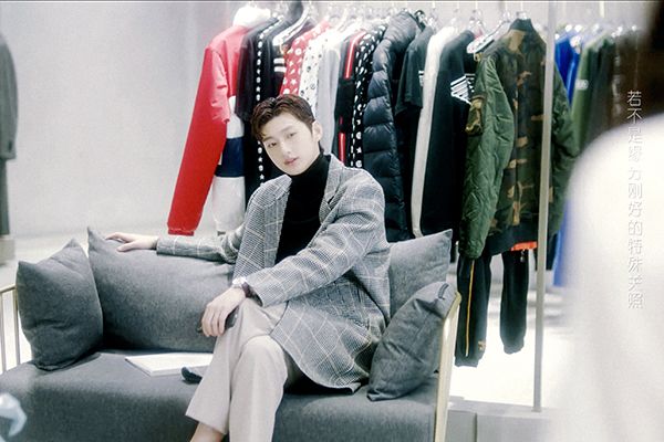 《你成功引起我的注意了》成厉是什么人?成厉有感情线吗?
