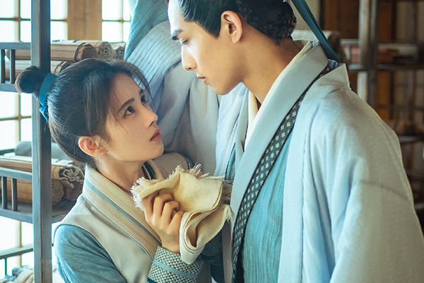 《漂亮书生》讲述了什么剧情?男女主角有夫妻相?