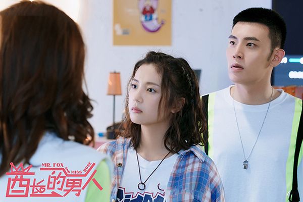 《酋长的男人》主题曲表达了什么情感?主题曲是谁演唱的?