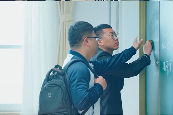《你在我的右手边》是不是特别的俗气?该剧笑点有哪些?