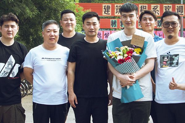 《青山遮不住》小说改编作品成为大家关注重点?原著的作者是谁?