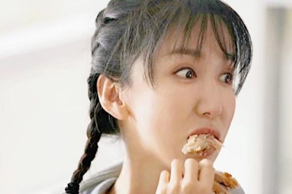 《我爱北京天安门》展现的是什么情节?故事说明了什么?