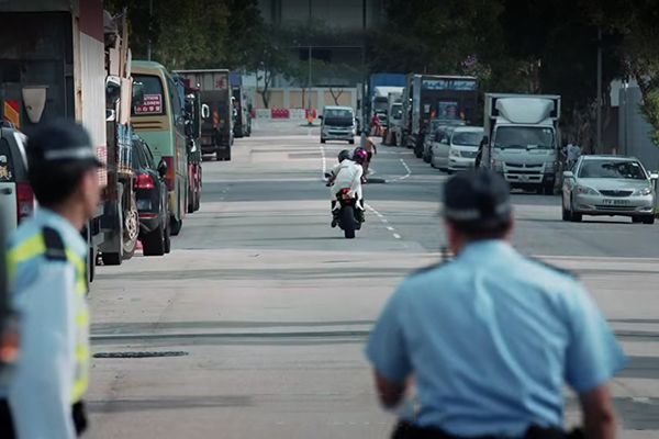 《战毒》马君是怎么逃脱的追捕?她成功了吗?