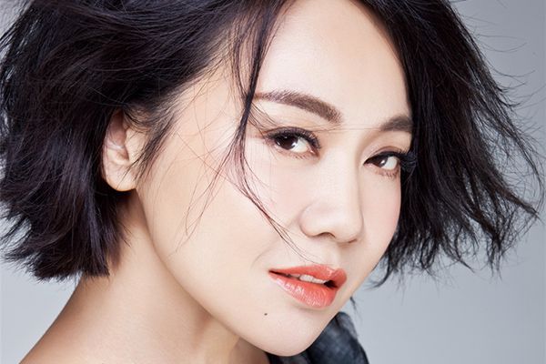 《闽宁镇》张嘉译扮演黄轩父亲马喊水?闫妮担任县长起重要作用?