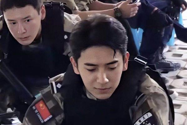 《浴火》演员陈若轩主演当代涉案剧?第一次挑战特警硬汉风格?