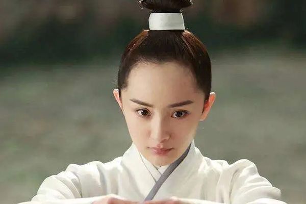 《斛珠夫人》杨幂发际线太高引争议是怎么回事？发际线能掩盖杨幂的演技吗？
