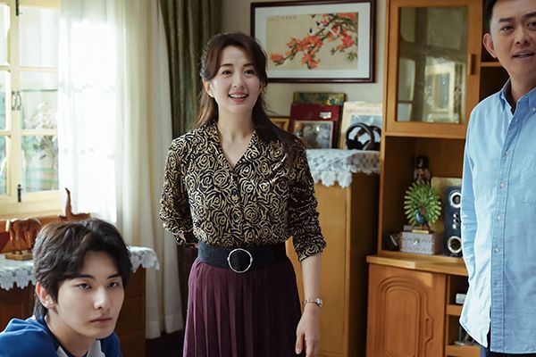 《上游》陈博豪戚砚笛演绎转校故事?陈博豪戚砚笛合作有何看点?