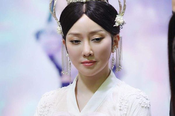 《最美逆行者》首部抗疫题材影视剧?萨顶顶献唱主题曲《同舟》?