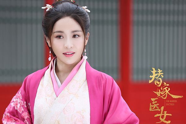 《替嫁医女》燕贵妃为什么打柳婧?柳婧怎样做的?