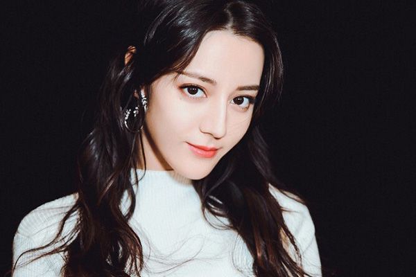 《爱情高级定制》周放是一个什么样的人?扮演者迪丽热巴还出演过哪些电视剧?