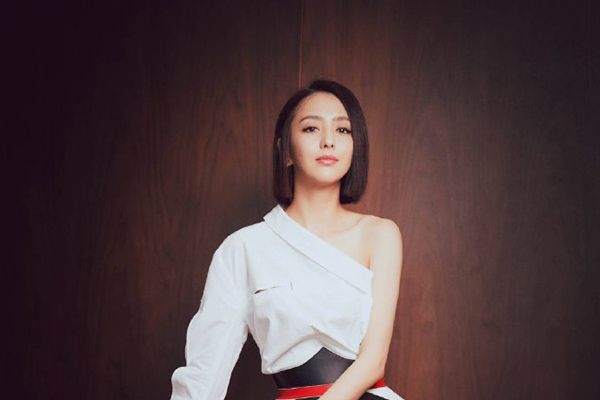 《爱的厘米》佟丽娅扮演机长尽显英姿飒爽?檀健次再演纨绔公子?
