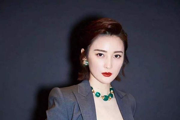 《迷雾追踪》蒋勤勤新剧造型老气?三年后重新回归剧播放量成谜?