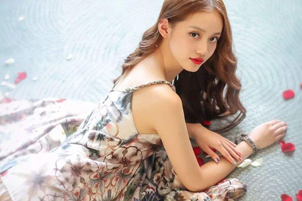 《双镜》未播先火万人期待?张楠孙伊涵姐妹花合并上演至尊爽剧?