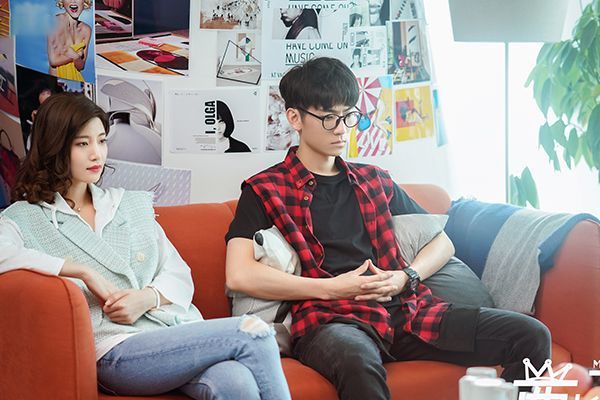 《酋长的男人》女主来到都市后的爱情故事?让我们感受到了什么?